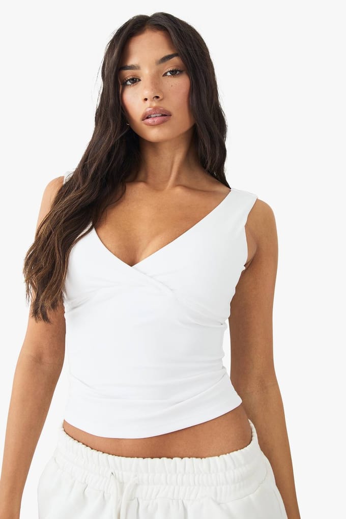 Dames DSGN Studio Ultra Sculpt Wikkel Voorkant Gewatteerde Vest Top | Wit | Maat: Small