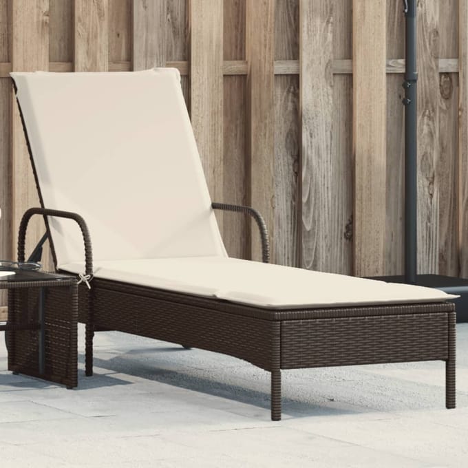vidaXL - Ligbed - met - wielen - en - kussen - poly - rattan - bruin