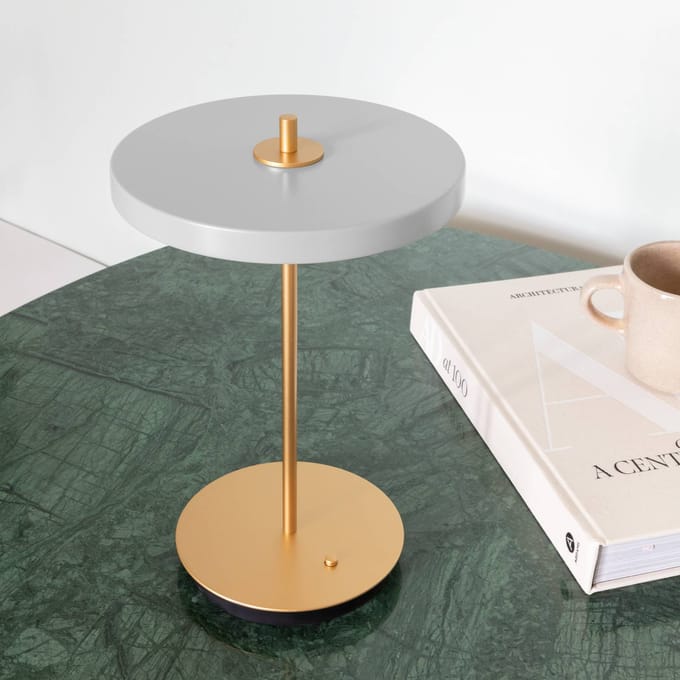 UMAGE LED-batterijtafellamp Asteria Move mistgrijs/messing 31 cm