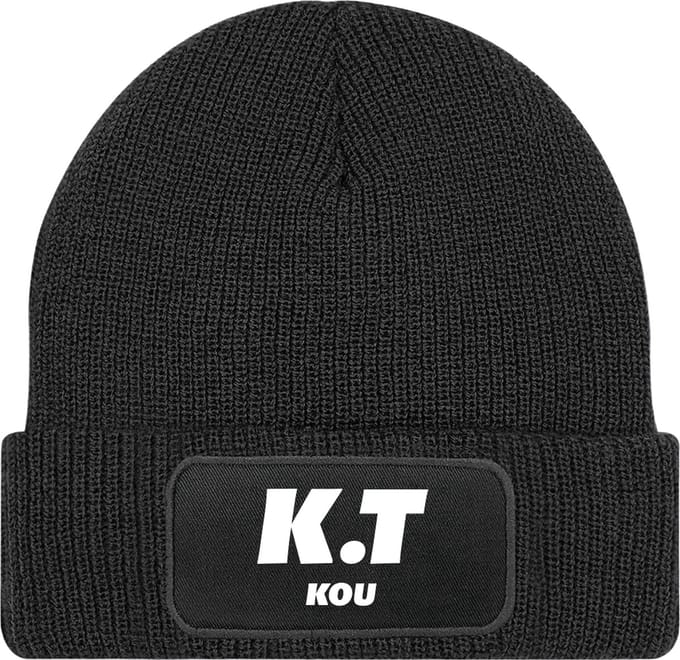 Muts met tekst - Zwart - 100% Soft-Touch acrylic - K.T kou