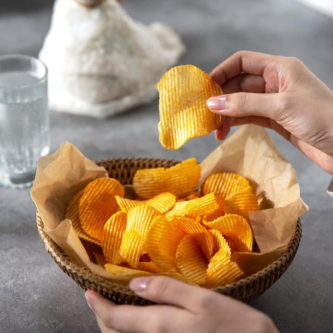 Orion Swing Chips Gebakken Chilipasta Smaak 124g (2 verschillende hoeveelheden) 1 red