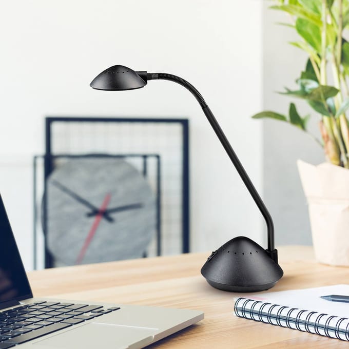 MAULarc Bureaulamp - LED - Zwart - Verstelbare Lampkop - Compact Tafellamp - Kantelbaar