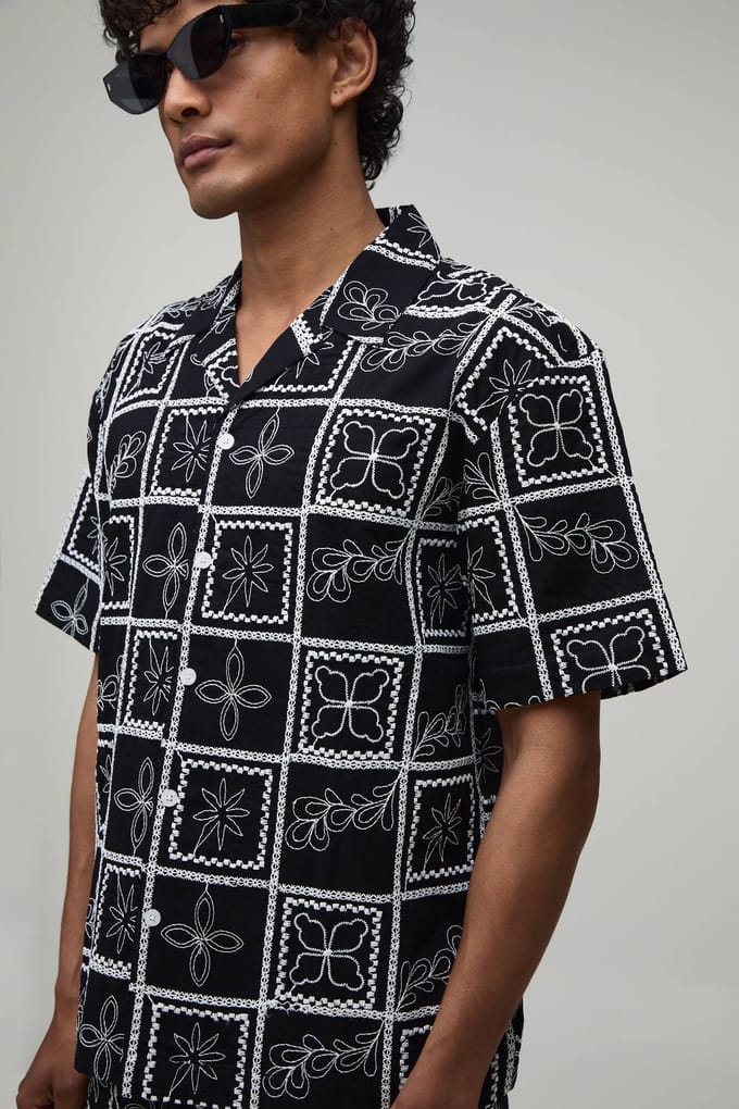 Geborduurd Tegelpatroon Oversized Shirt & Relaxed Short Set | Black | Size Medium