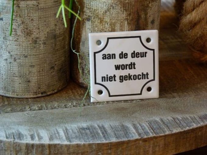 Emaille Deurbordje \'aan De Deur Wordt Niet Gekocht\'