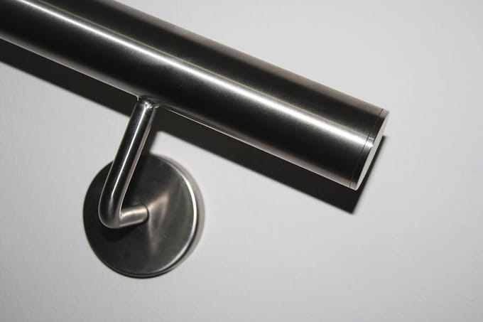 RVS Leuning 42,4 mm - V2A Gepolijst met Rechte Eindkap 6000 mm