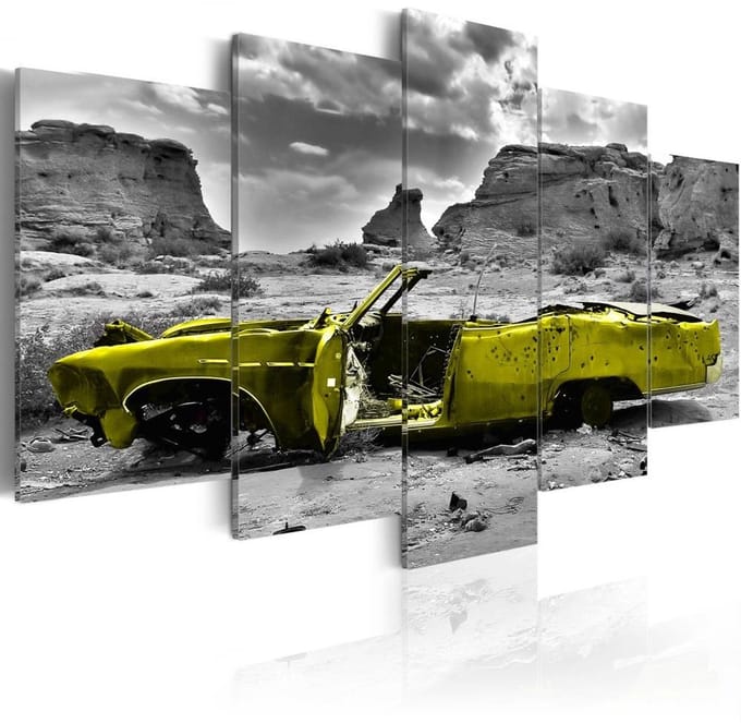 Schilderij - Gele auto in de woestenij , 5 luik
