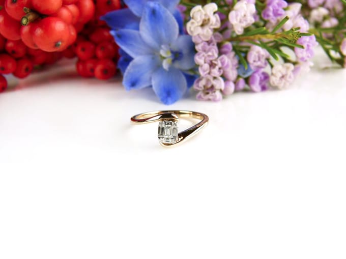 ring in roos goud en wit goud gezet met diamant