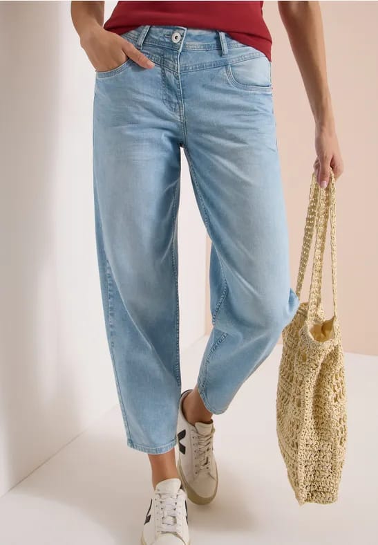 High Waist Barrel Leg jeans in Loose Fit