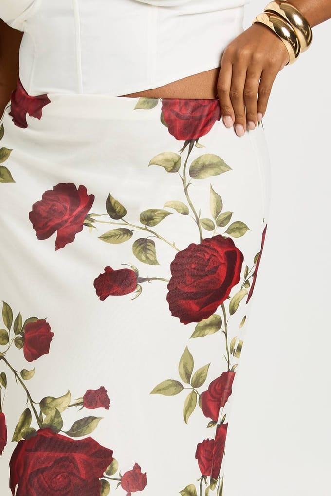 boohoo Dames Plus Rozenprint Mesh Midaxi Rok | Ivoor | Maat: 46