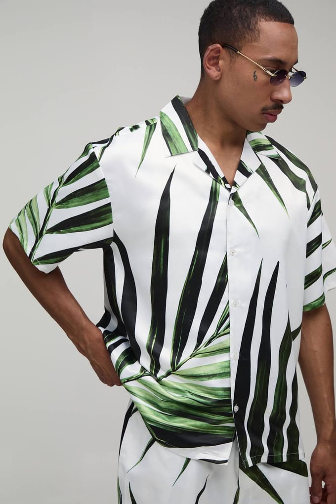 Oversized Satijnen Shirt Met Korte Mouwen En Short Set Met Palmboomprint | Sage | Size Medium