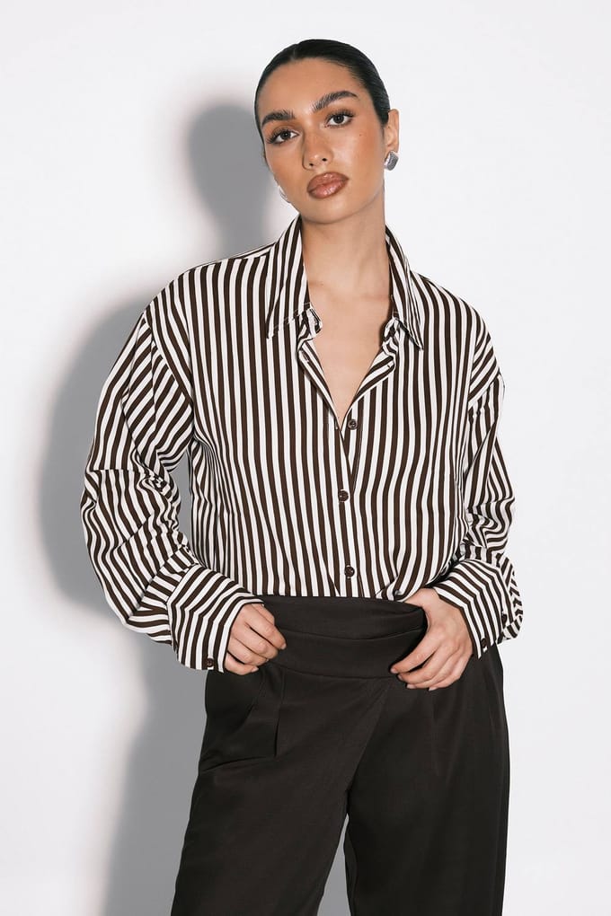 boohoo Dames Gestreept Getailleerd Overhemd | Chocolate | Maat: 8