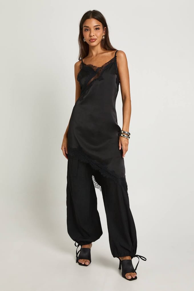 boohoo Dames Popline Laaggesneden Parachutebroek | Black | Maat: 10