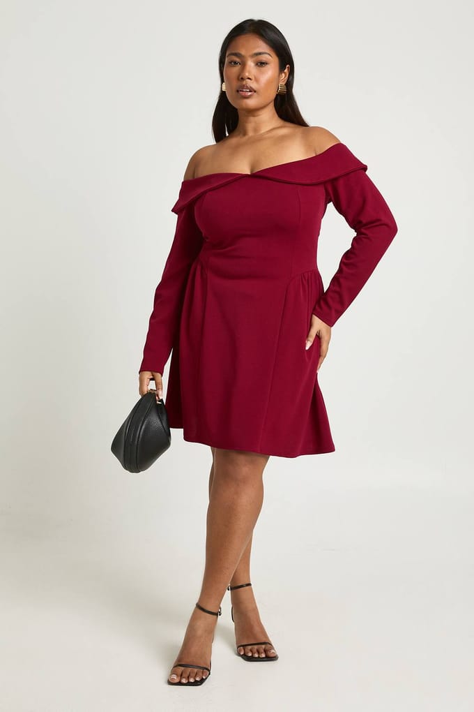 boohoo Dames Plus Bardot Wijde Rok Mini Jurk | Bordeaux Rood | Maat: 48