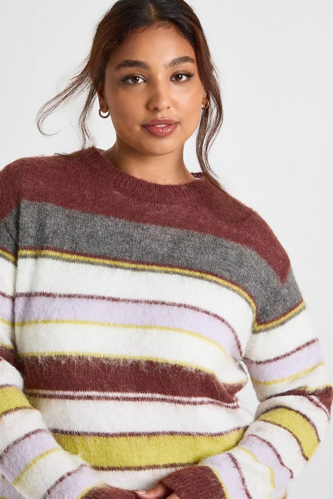 boohoo Dames Plus Geborstelde Gebreide Multi-Streep Oversized Crewneck Trui | Maat: 24-26