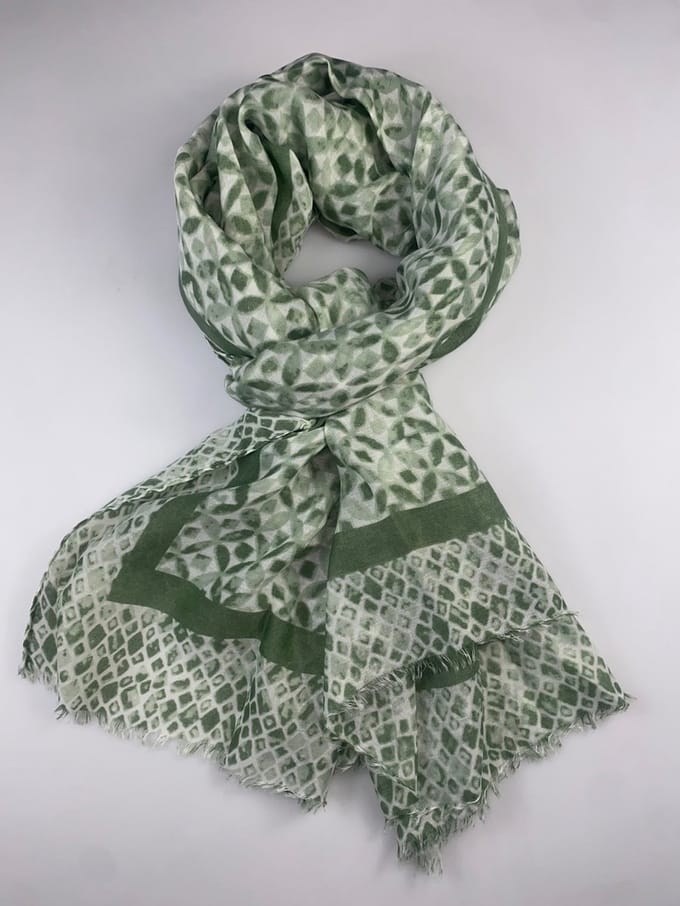 Dames sjaal met motief 50% katoen 50% viscose