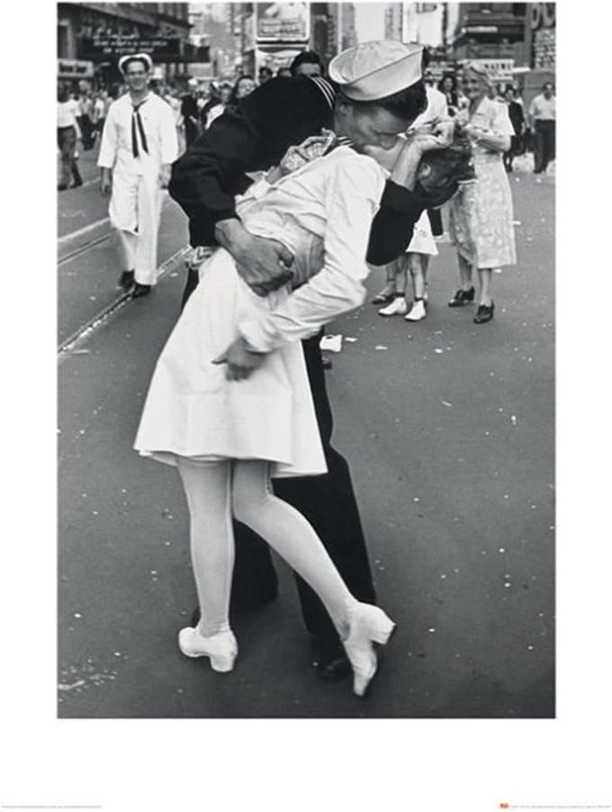 Kunstdruk Time Life - War Time Kiss 50x70cm
