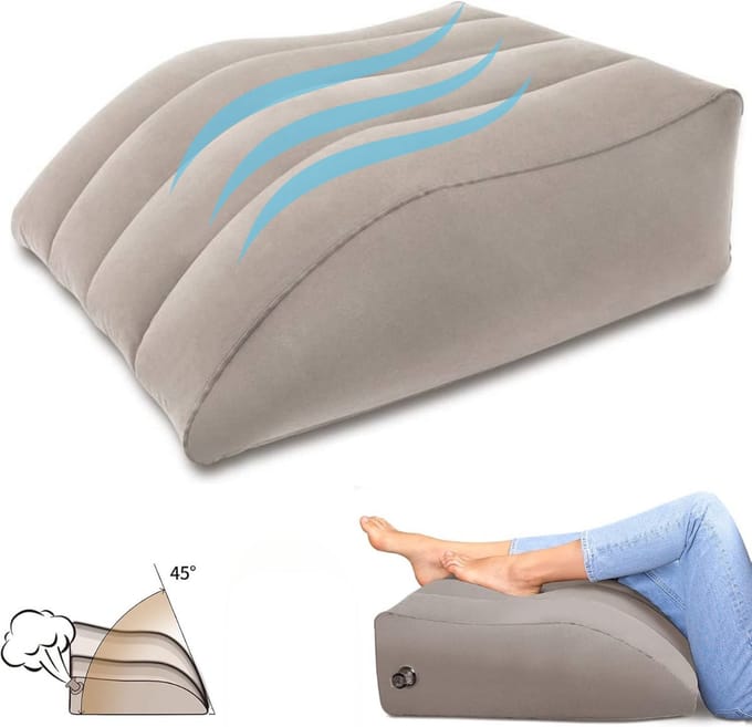 JustValue Beenkussen - 63x50cm - Wigkussen - Beenverhoger - Opblaasbaar - Ergonomisch Steunkussen - Voor In Bed