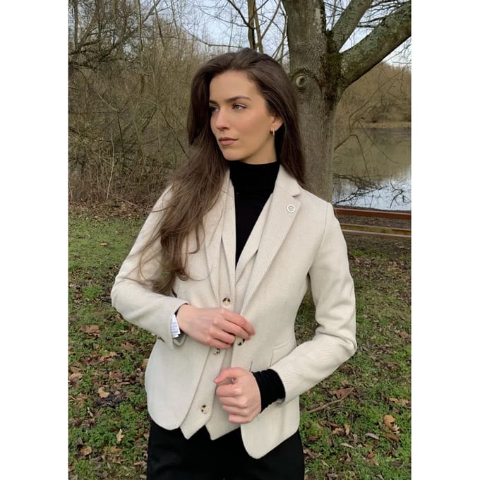Crèmekleurige getailleerde damesblazer van wolmix tweed