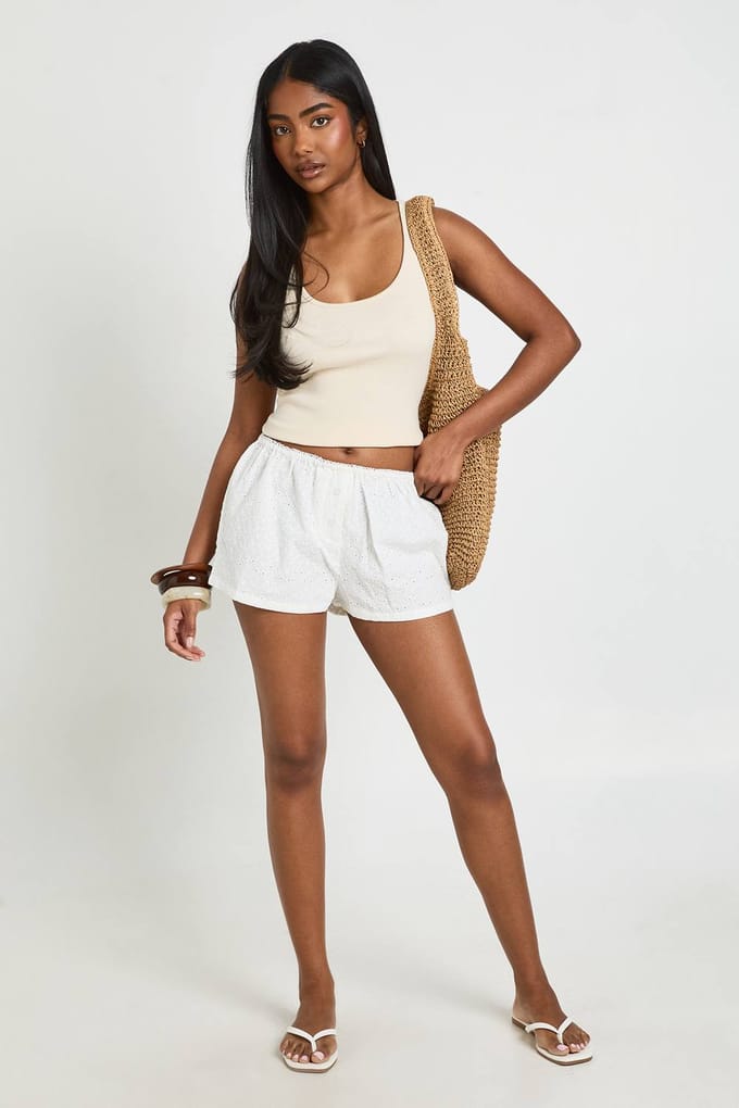boohoo Dames Broderie Lage Taille Short | Wit | Maat: 40