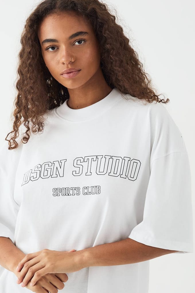 Dames DSGN Studio Sports Club Heavyweight Oversized T-Shirt | Wit | Maat: Medium