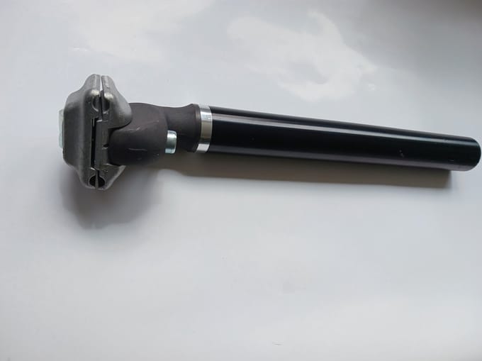 Zadelpen 30.8x300 Zwart (450gram) Italy