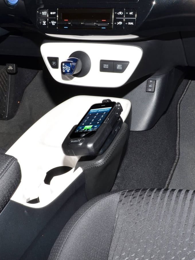 Kuda houder geschikt voor Toyota Prius 2016-2019 Kleur: Zwart