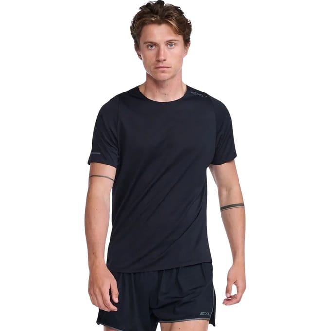 2xu Light Speed Tech T-shirt Met Korte Mouwen Zwart L Man