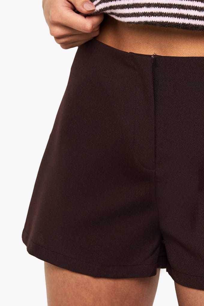 boohoo Dames Op maat gemaakte mini shorts | Chocoladebruin | Maat: 44