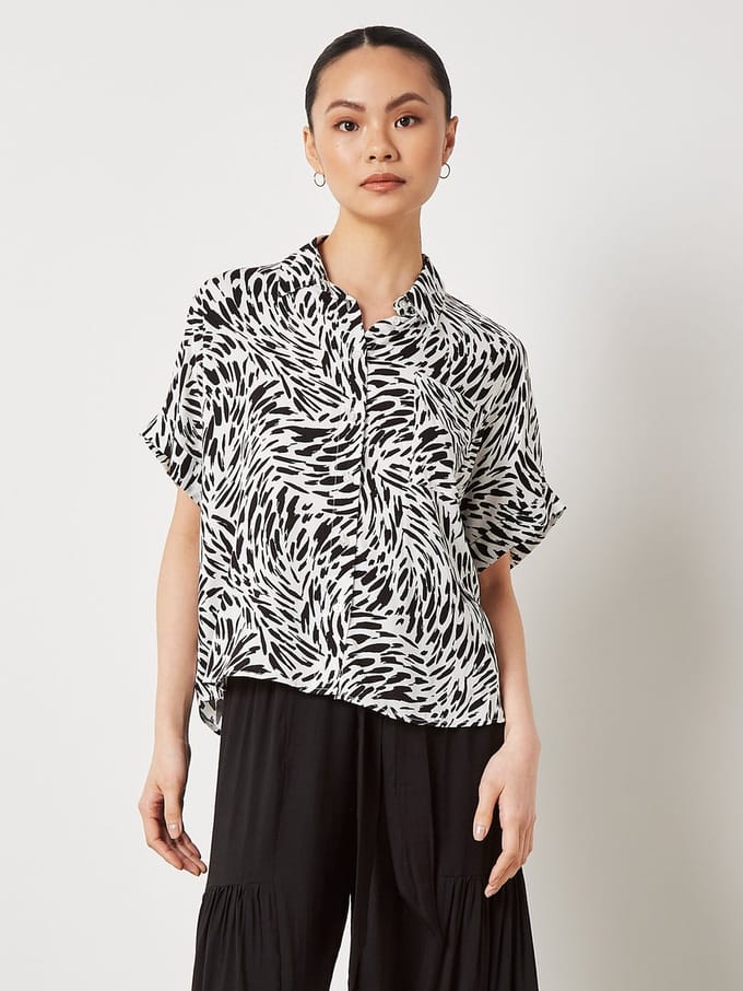 T-shirt met korte mouwen en penseelstreepjesprint