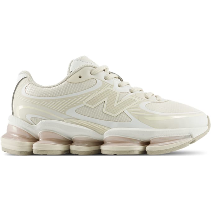 New Balance 2000 Sneakers Dames - Beige - Maat 43 - Mesh/Synthetisch