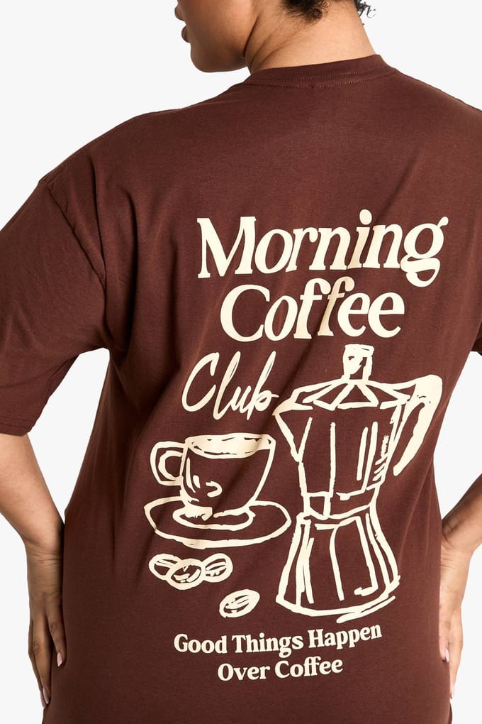 boohoo Dames PLUS MORNING COFFEE OVERSIZED T-SHIRT | Bruin | Maat: 44