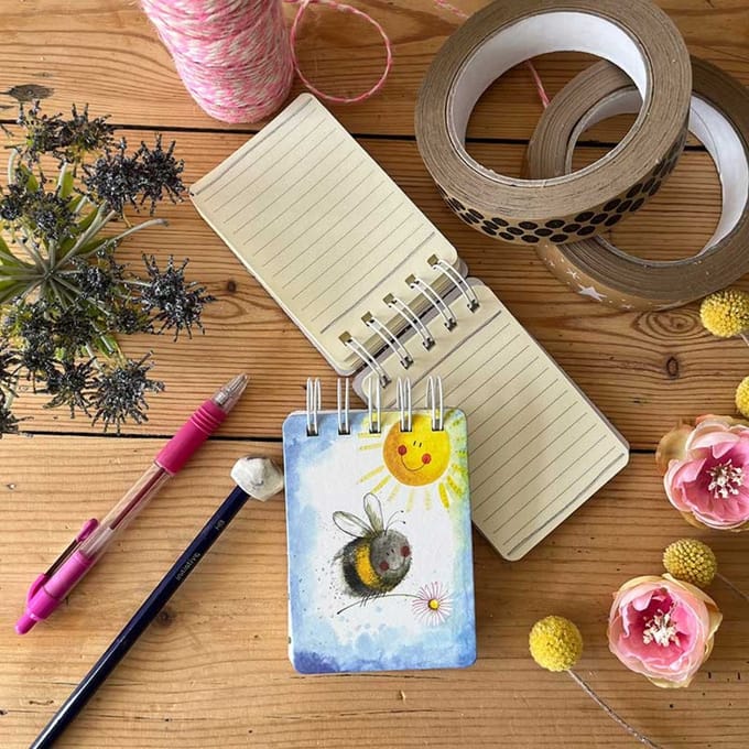 Alex Clark klein spiraal gebonden notitieblokje bij ~Sunshine Bee Small Spiral Bound Notepad'