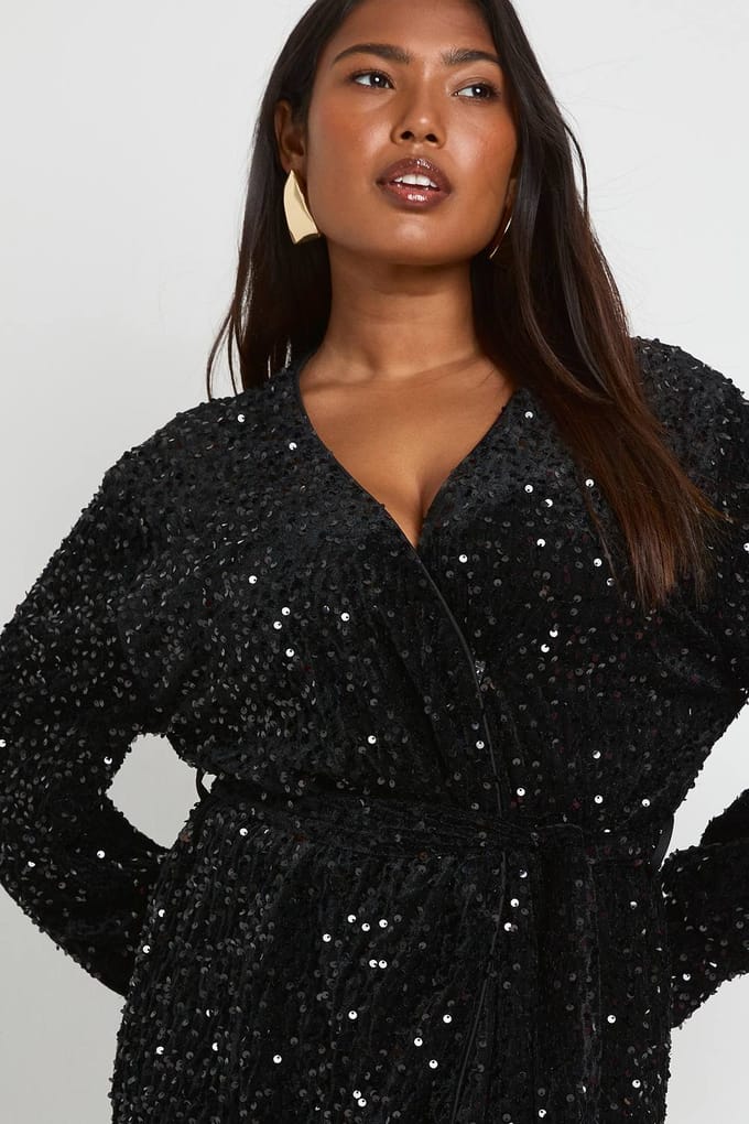 boohoo Dames Plus fluwelen pailletten wikkel minijurk | Black | Maat: 26