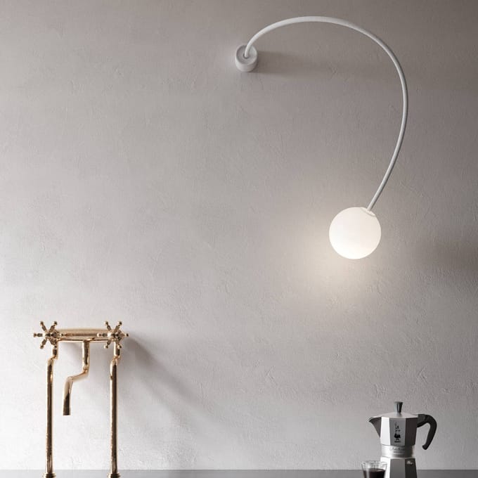 Karman wandlamp Moony, wit, Ø 15 cm, uitsprong 100 cm glas