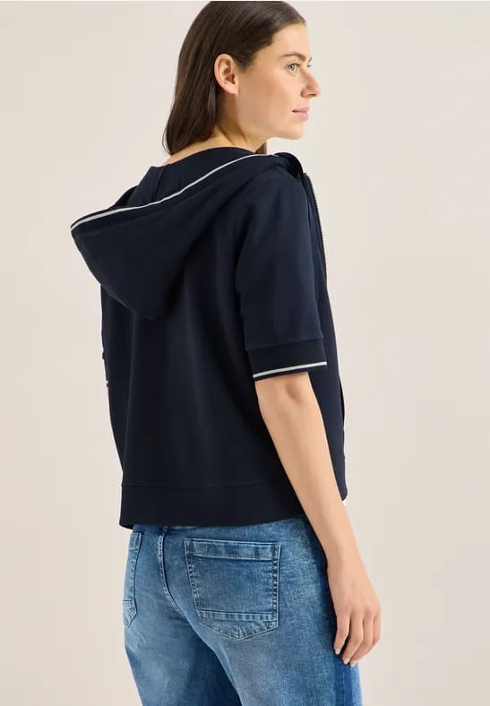 Sweaterjack met korte mouwen en capuchon