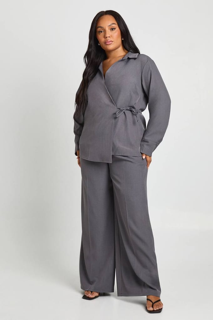 boohoo Dames Plus geweven geplooide wijde pijpenbroek | Grijs | Maat: 52