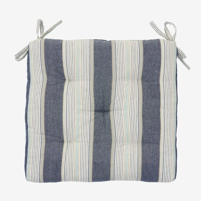 Madam Stoltz - Gestreept katoenen zitkussen 45x45cm - Blauw/wit/grijs