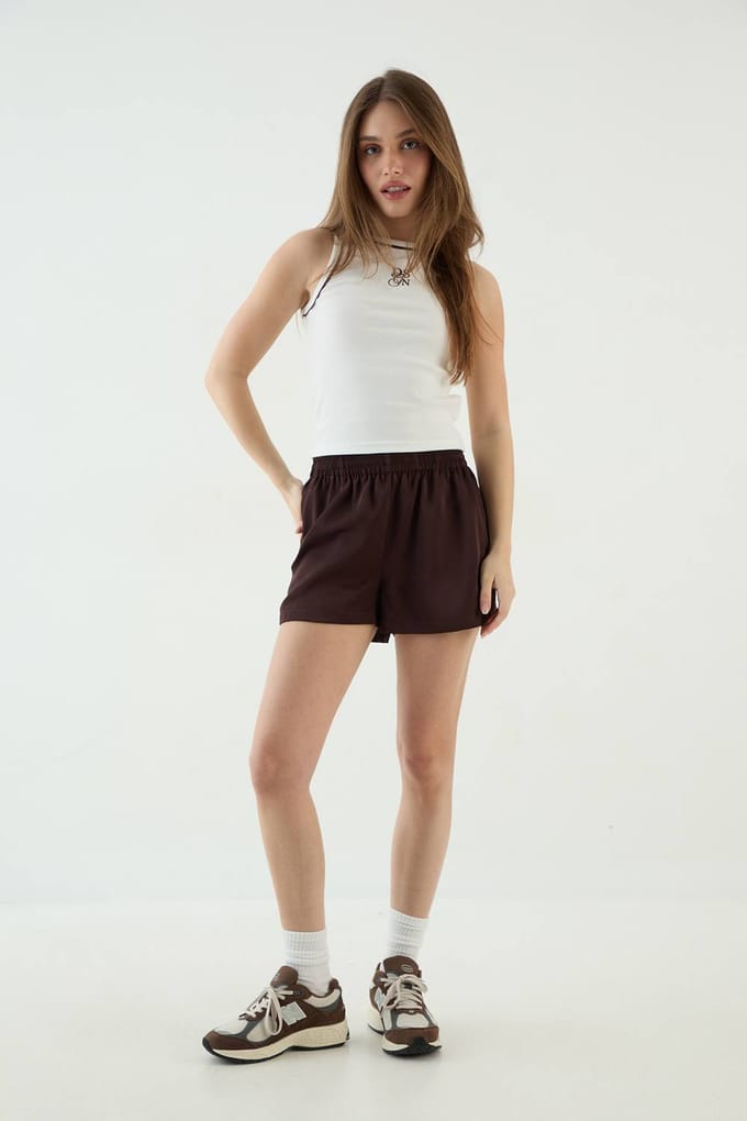 Dames Dsgn Studio Satijnen Short Met Trekkoord In De Taille | Chocolate | Maat: Small