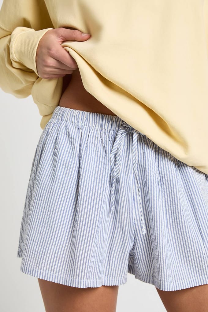 boohoo Dames Gestreepte Seersucker Short Met Elastische Tailleband | Blauw | Maat: 38