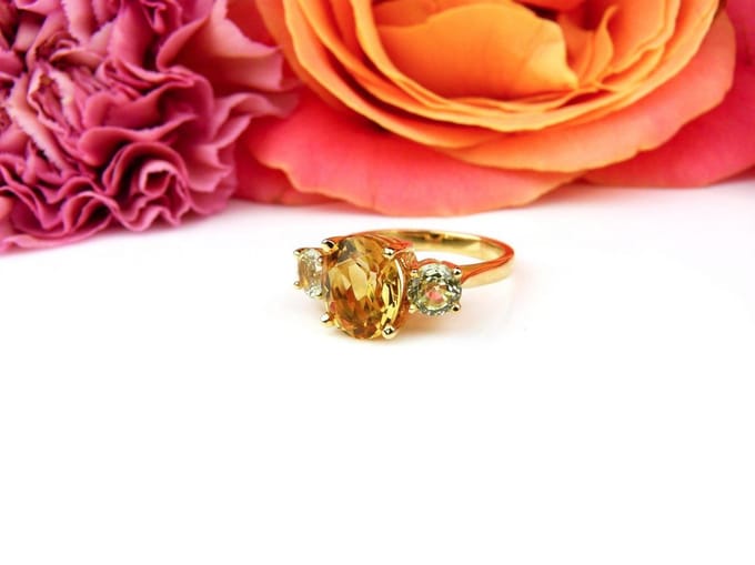 ring in geel goud gezet met citrien en groene kwarts