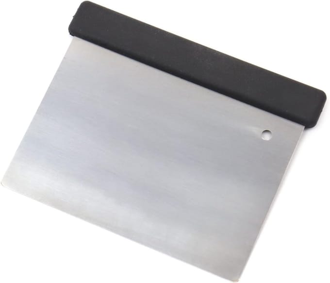 TIM® Deegsteker - Deegschraper - Deegsnijder - Zwart/Zilver - ‎13cm x 10cm x 1cm
