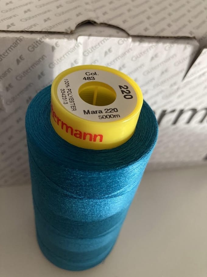 Gutermann Lockgaren kleur 483 Teal groenblauw 5000 meter