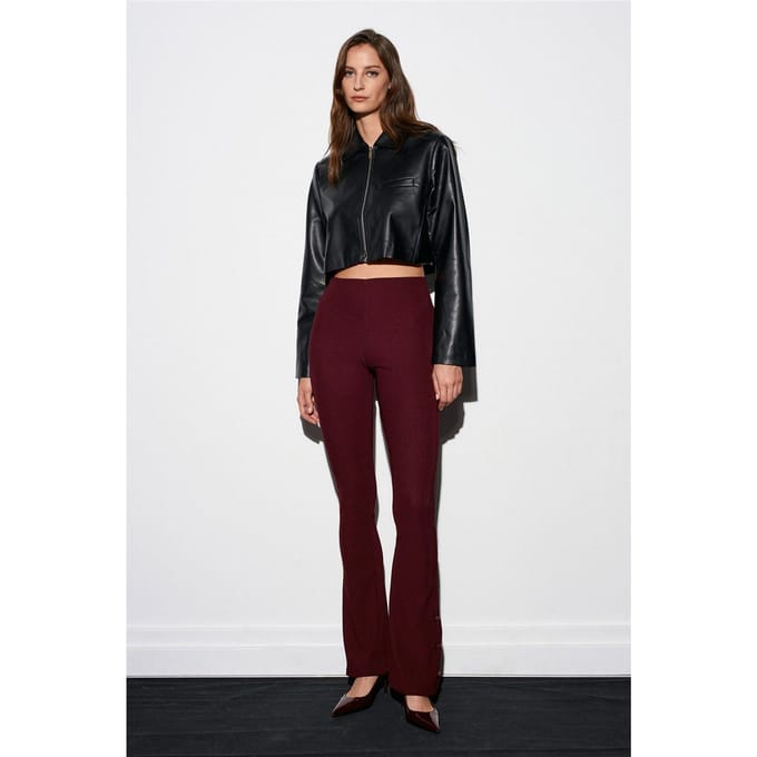 Hoog-getailleerde flare leggings met knoopdetail
