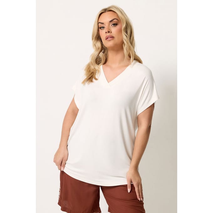 Yours Ivoorkleurig Basic Tshirt Met Vhals Size 44