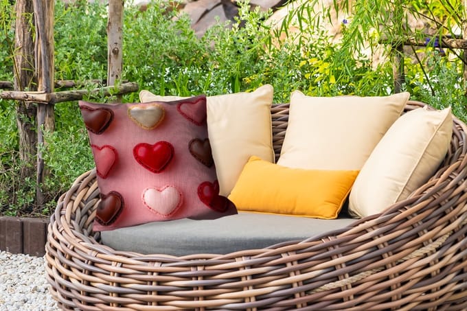 Buitenkussen - Macarons - Hartjes - Kleurrijk - Roze - 45x45 cm - Weerbestendig