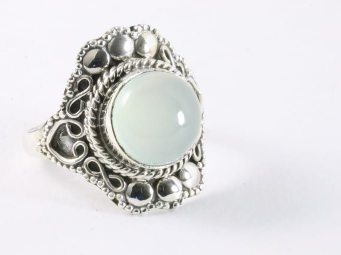 Bewerkte zilveren ring met aqua chalcedoon - maat 18