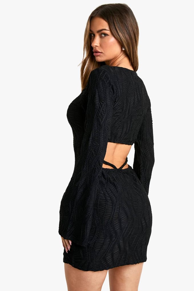 boohoo Dames Getextureerde Mini Jurk met Klokmouwen | Black | Maat: 8