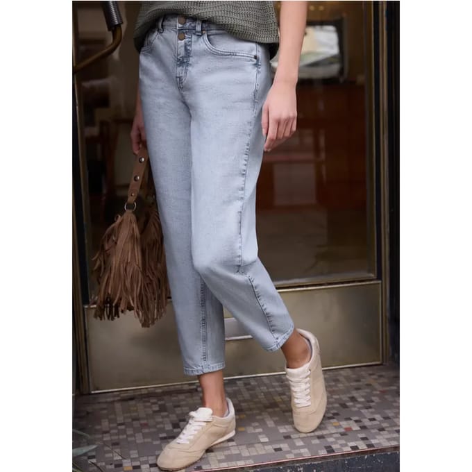 Mid Waist Barrel Leg Jeans in Loose Fit