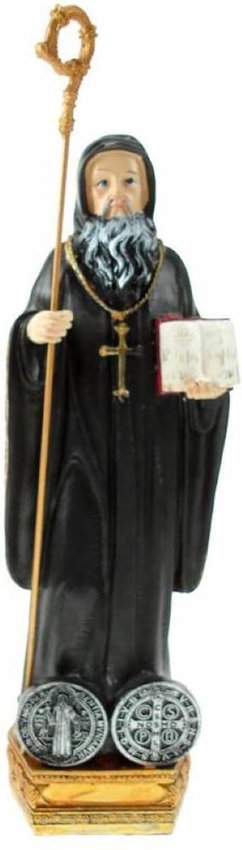 Beeld H. Benedictus met medaille