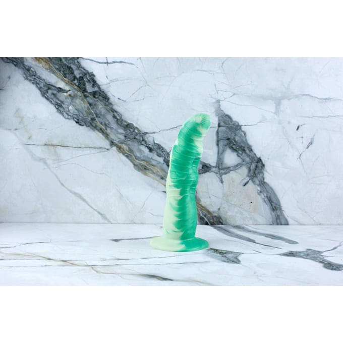 Ylva & Dite | Handgemaakte Groene Dildo met Zuignap | Rhea